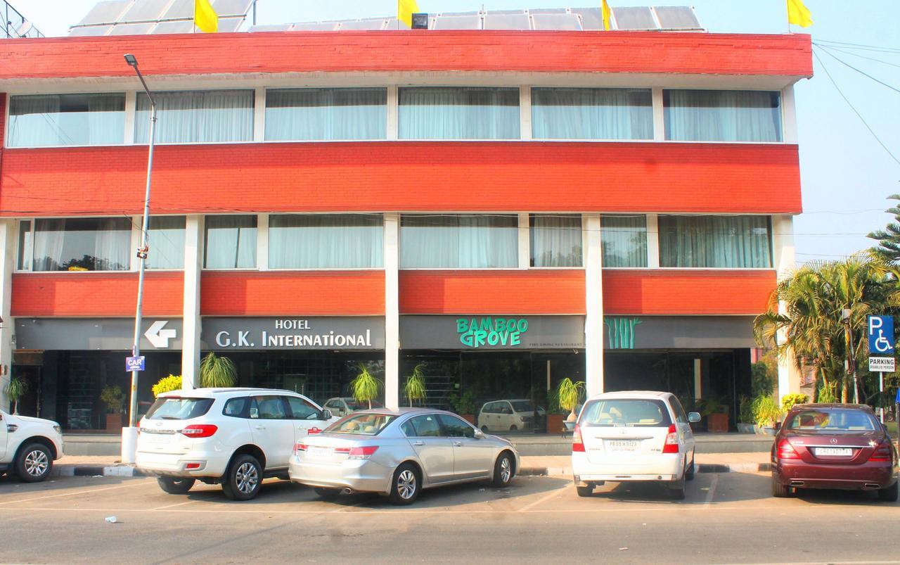 ホテル G K インターナショナル Chandīgarh エクステリア 写真